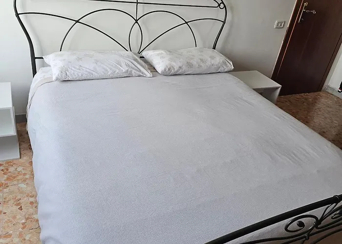 25 Apartment *